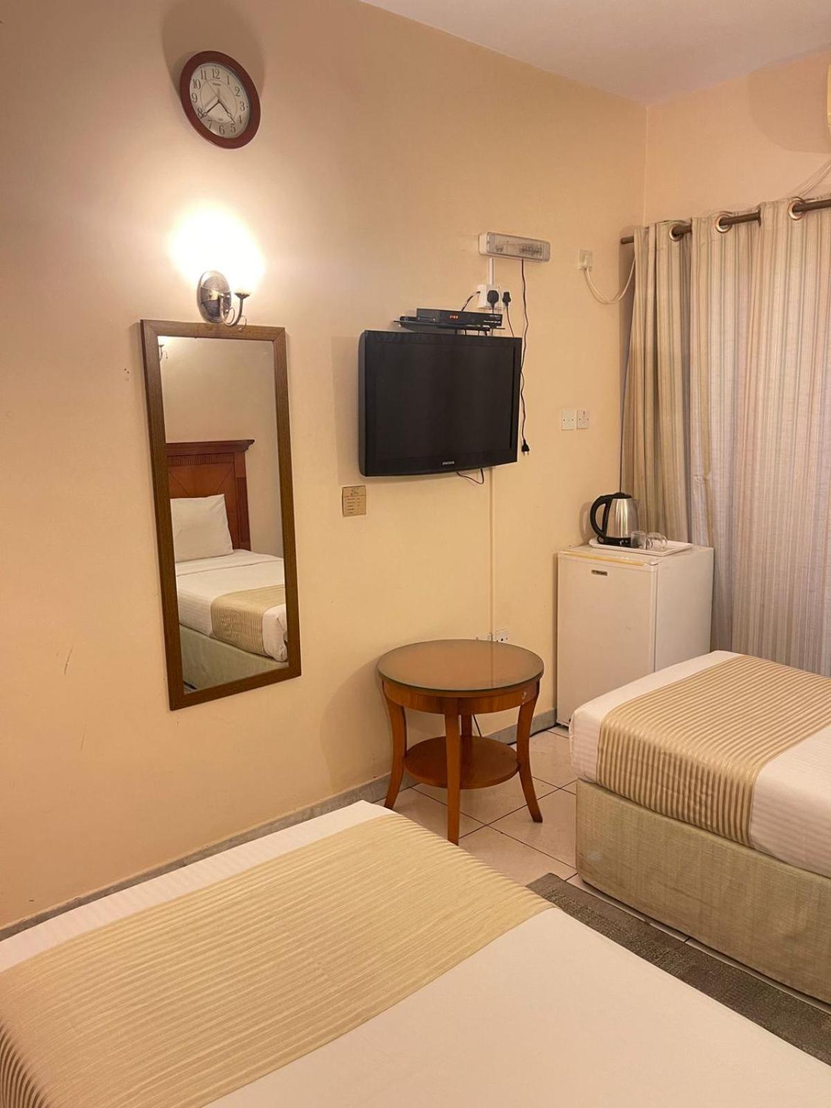 Tara Hotel Llc Дубай Экстерьер фото